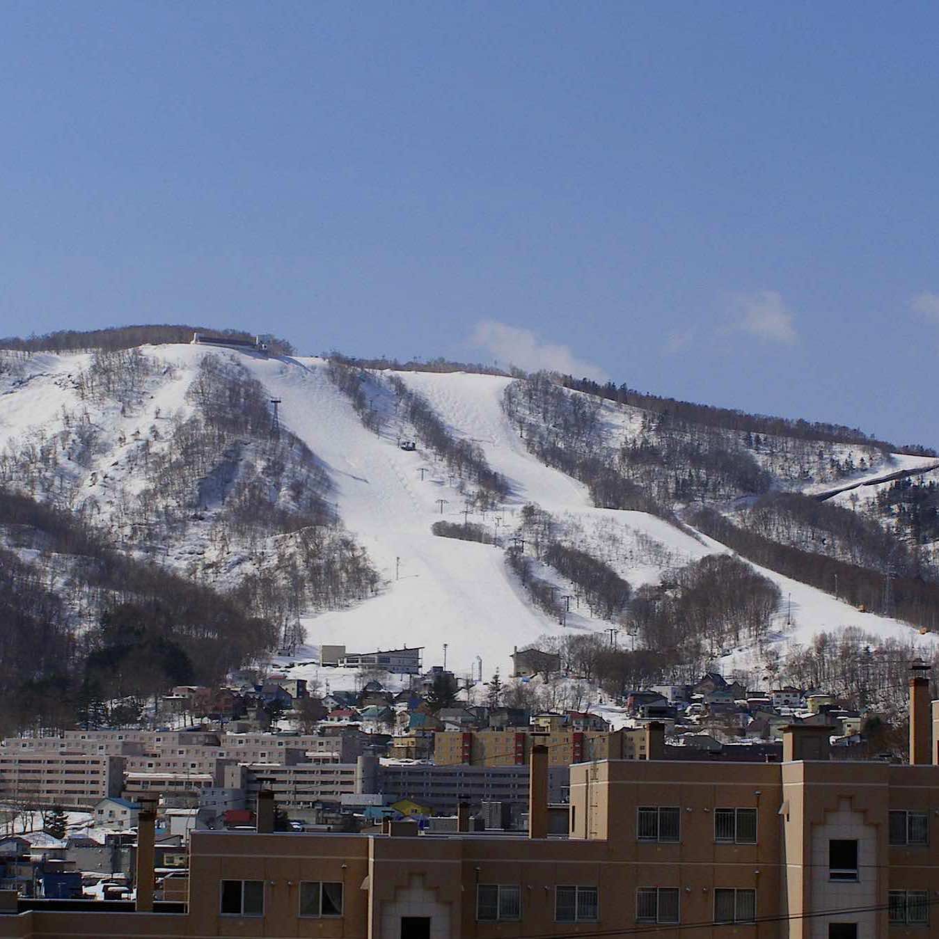 Otaru_Blick_auf_die_Berge.jpg